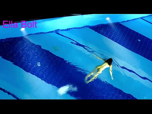 ❤️ Não consigo parar de ver, jovem loira apanhada a nadar nua na piscina da estância balnear ELLA BOLT ️ Porno em pt.tuberxxx-com.ru ❌️